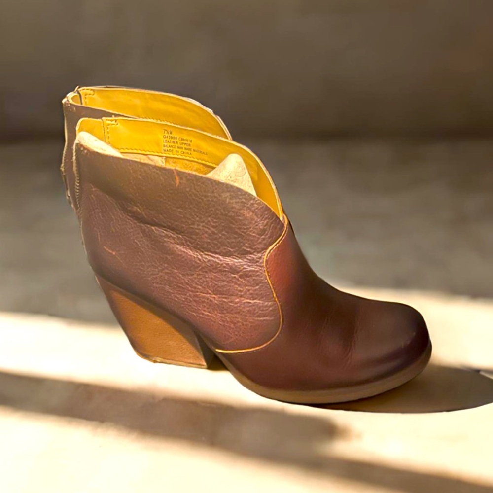 Kork leather brown boots! In good condition.